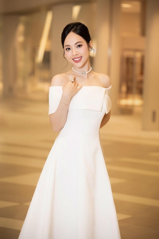 Thêm một á hậu 'học giỏi' tốt nghiệp Thủ khoa Thêm một á hậu 'học giỏi' tốt nghiệp Thủ khoa