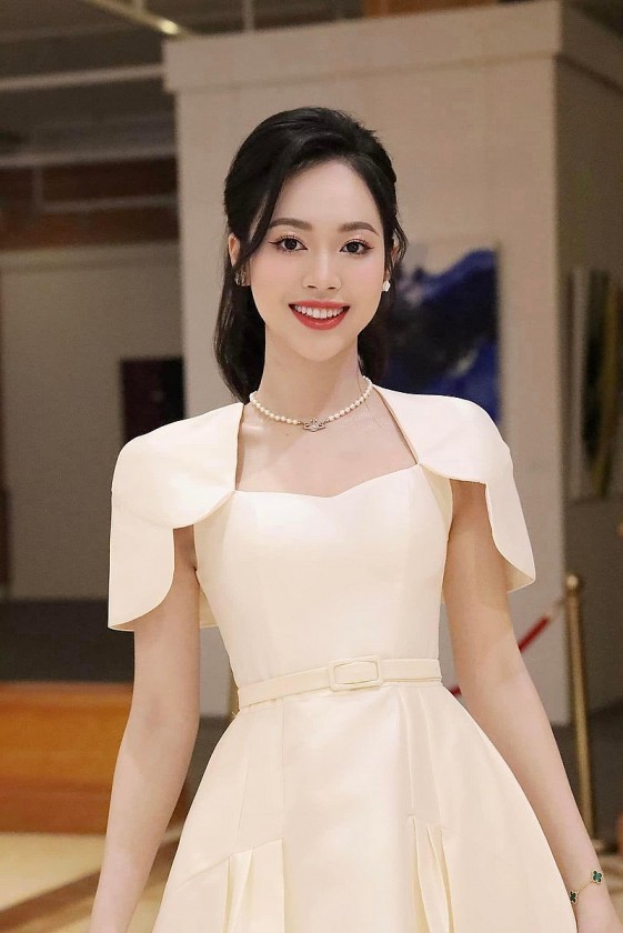 Thêm một á hậu 'học giỏi' tốt nghiệp Thủ khoa Thêm một á hậu 'học giỏi' tốt nghiệp Thủ khoa