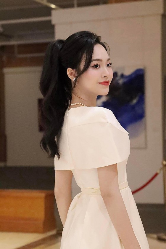 Thêm một á hậu 'học giỏi' tốt nghiệp Thủ khoa Thêm một á hậu 'học giỏi' tốt nghiệp Thủ khoa