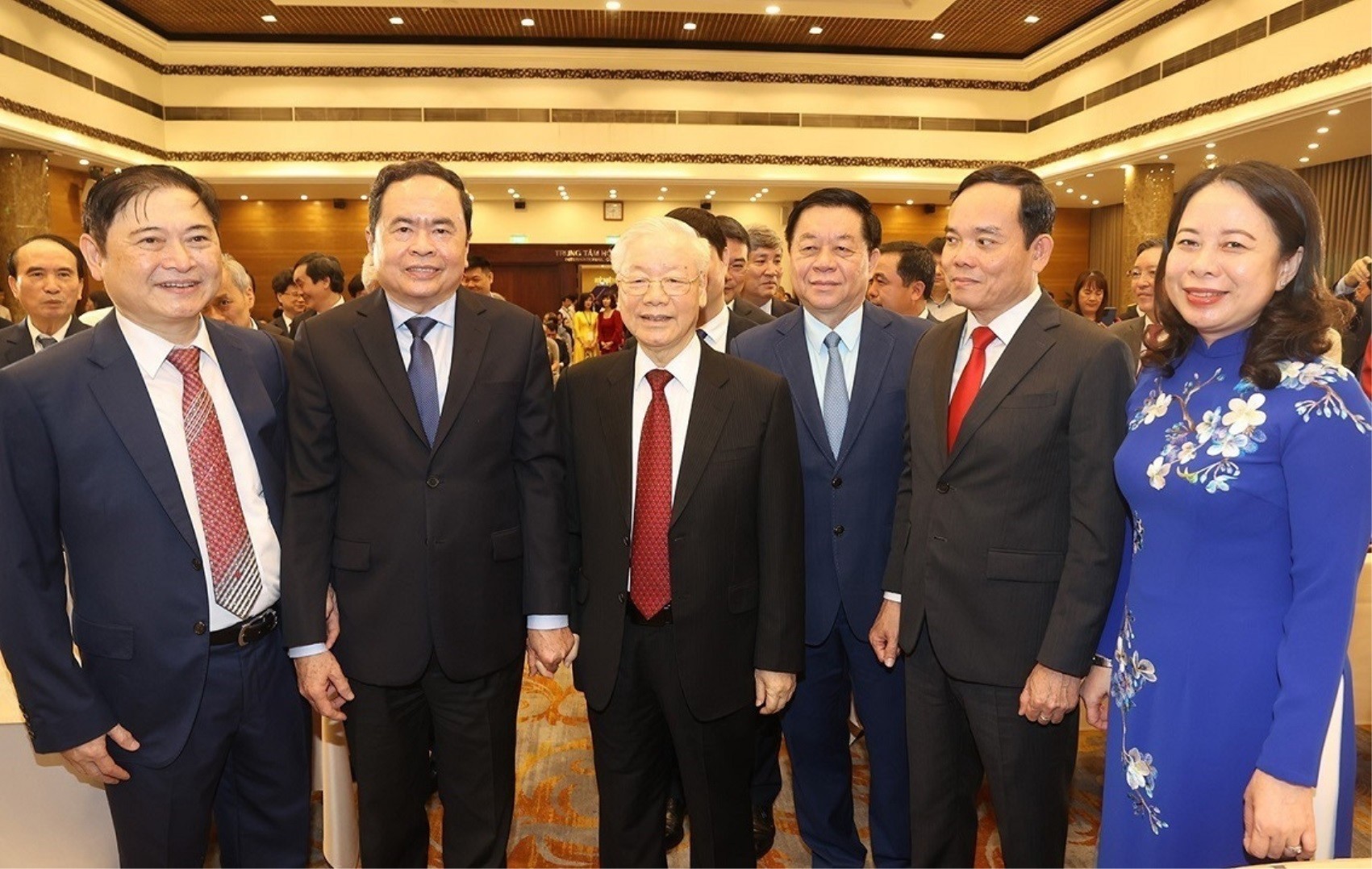 Tổng Bí thư Nguyễn Phú Trọng cùng các đồng chí lãnh đạo Đảng, Nhà nước và các đại biểu tham dự Lễ Kỷ niệm 60 năm Chủ tịch Hồ Chí Minh gặp mặt đội ngũ trí thức (18/5/1963 - 18/5/2023) và 40 năm Ngày thành lập Liên hiệp các Hội Khoa học và Kỹ thuật Việt Nam (26/3/1983 - 26/3/2023). (Ảnh: TTXVN)