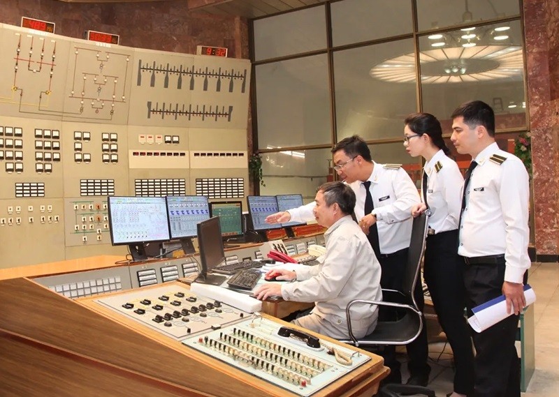 Để đáp ứng những yêu cầu và nhiệm vụ mới đặt ra, người cán bộ, đảng viên không chỉ cần “làm đúng”, mà còn phải “làm trúng”, không chỉ làm “đúng việc” mà còn phải làm “việc đúng” . (Trong ảnh: Kiểm toán nhà nước kiểm tra tài chính nhà nước, quá trình quản lý, sử dụng tài sản công. Nguồn: vietnamplus.vn). Để đáp ứng những yêu cầu và nhiệm vụ mới đặt ra, người cán bộ, đảng viên không chỉ cần “làm đúng”, mà còn phải “làm trúng”, không chỉ làm “đúng việc” mà còn phải làm “việc đúng” . (Trong ảnh: Kiểm toán nhà nước kiểm tra tài chính nhà nước, quá trình quản lý, sử dụng tài sản công. Nguồn: vietnamplus.vn).