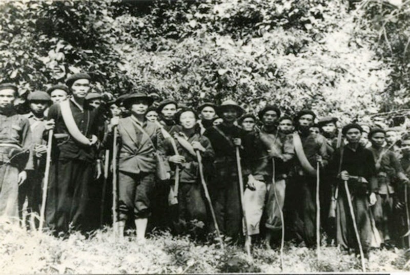 Lễ thành lập Đội Việt Nam Tuyên truyền Giải phóng quân được tổ chức tại châu Nguyên Bình, tỉnh Cao Bằng_Ảnh tư liệu