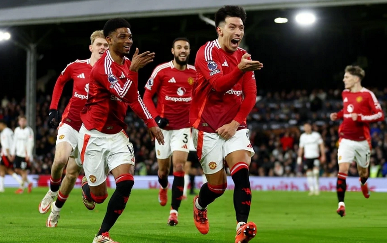 Quang Hải có cơ hội sút tung lưới Man United