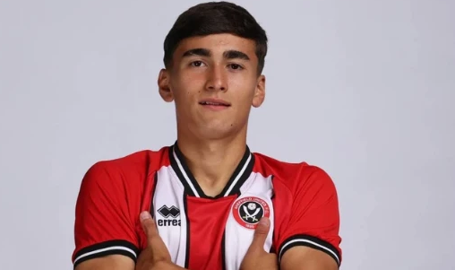 Thêm sao trẻ Việt kiều muốn khoác áo tuyển Việt Nam Thêm sao trẻ Việt kiều muốn khoác áo tuyển Việt Nam