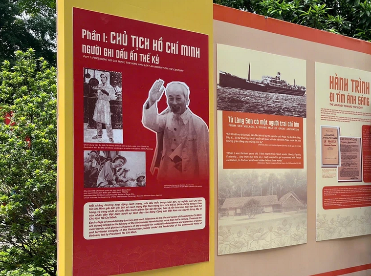 Triển lãm 'Chủ tịch Hồ Chí Minh - Tinh hoa dân tộc, tầm vóc thời đại' Triển lãm 'Chủ tịch Hồ Chí Minh - Tinh hoa dân tộc, tầm vóc thời đại'