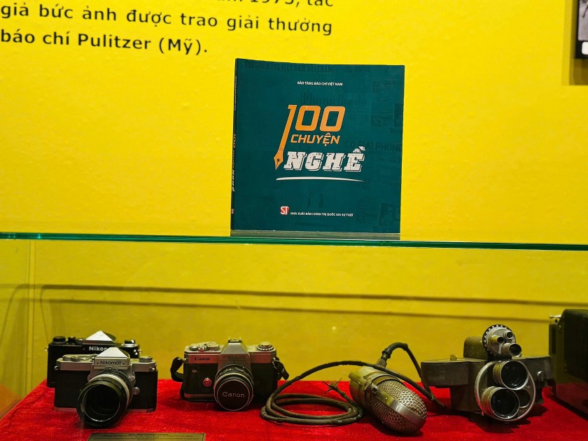 "1001 chuyện nghề" - Nơi lưu giữ ký ức nghề báo, tiếp lửa cho những cây bút hôm nay "1001 chuyện nghề" - Nơi lưu giữ ký ức nghề báo, tiếp lửa cho những cây bút hôm nay