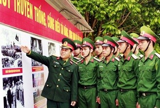 Quan điểm của V.I.Lênin về chế độ chính ủy, chính trị viên và vận dụng trong xây dựng đội ngũ cán bộ chính trị trong quân đội