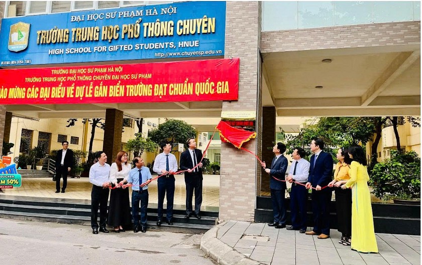 THPT Chuyên Sư phạm, ngôi trường của những giấc mơ lớn THPT Chuyên Sư phạm, ngôi trường của những giấc mơ lớn