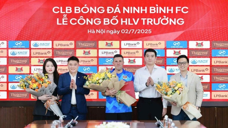HLV Tây Ban Nha hạnh phúc khi dẫn dắt CLB Ninh Bình