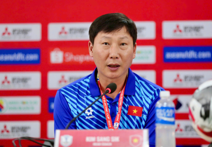 HLV Kim Sang Sik thận trọng trước trận chung kết với U23 Indonesia HLV Kim Sang Sik thận trọng trước trận chung kết với U23 Indonesia