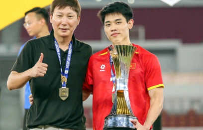 Báo Indonesia ca ngợi chiến tích của HLV Kim Sang Sik Báo Indonesia ca ngợi chiến tích của HLV Kim Sang Sik