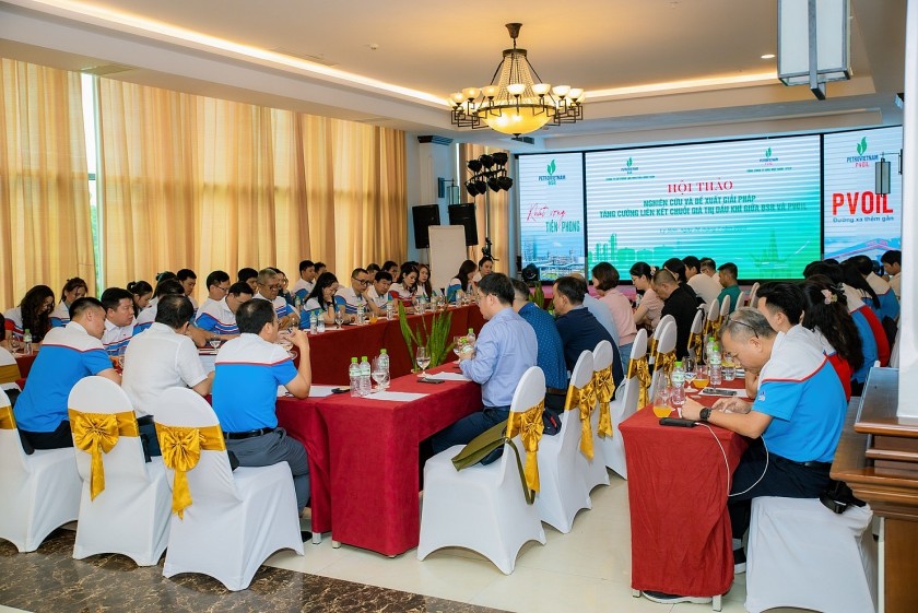 BSR xuất bán sản phẩm dầu DO sang thị trường Lào BSR xuất bán sản phẩm dầu DO sang thị trường Lào