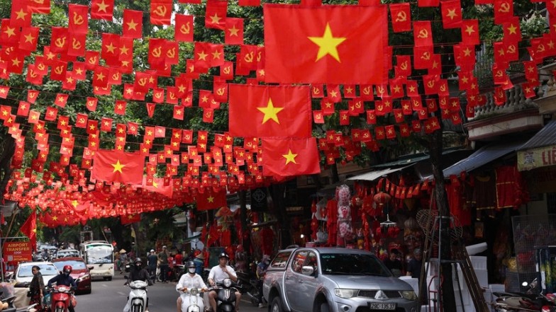 Hà Nội rợp trời sắc đỏ mừng Quốc khánh