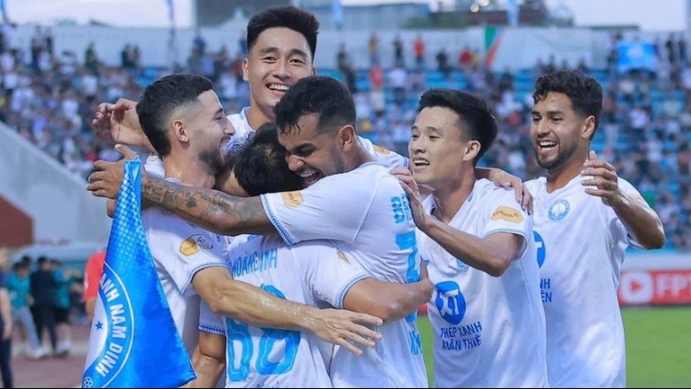 Công an Hà Nội và Thép Xanh Nam Định được đặc cách ở V-League