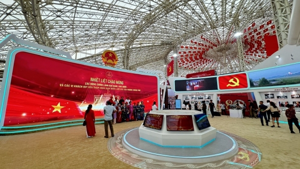 Triển lãm thành tựu Đất nước kéo dài đến 15/9 để phục vụ người dân và du khách