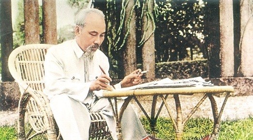 Thực hiện tư tưởng Hồ Chí Minh về gắn “xây” với “chống” để xây dựng Đảng ta “là đạo đức, là văn minh”