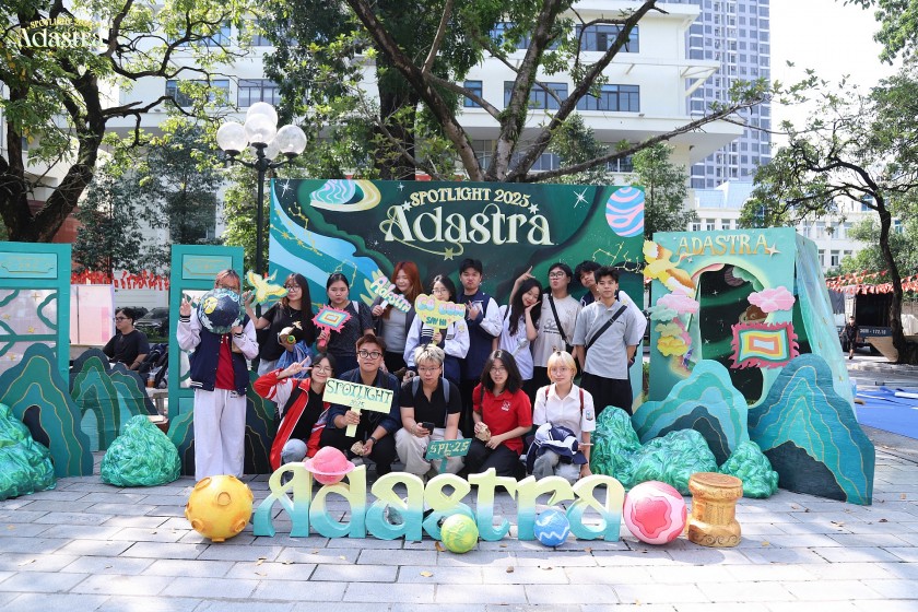 Không gian photo booth độc bản mang đậm dấu ấn Spotlight 2025 - Adastra