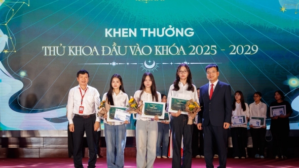 Không khí sôi động tại Đêm nhạc hội Spotlight 2025 - Adastra