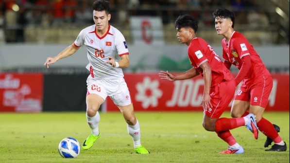 Tuyển Việt Nam hạ đẹp Lào, gửi thách thức tới Malaysia