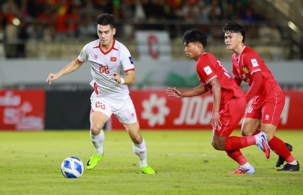 Tuyển Việt Nam hạ đẹp Lào, gửi thách thức tới Malaysia