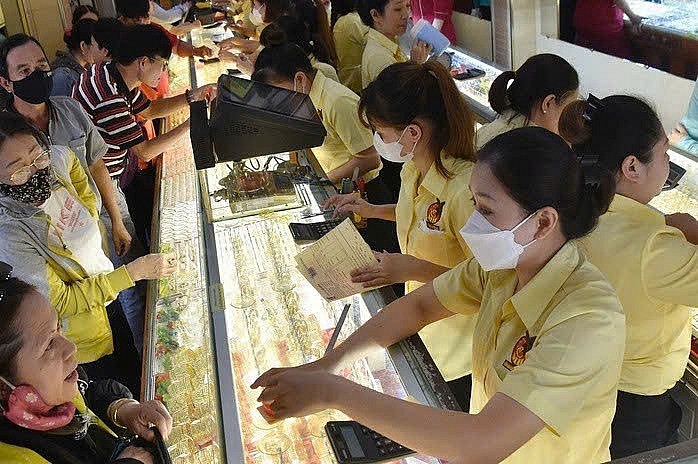 Giá vàng hôm nay 2/12: Giao dịch ở mức rất cao