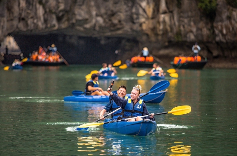 Du lịch Việt Nam đón hơn 19 triệu lượt khách quốc tế trong 11 tháng Du lịch Việt Nam đón hơn 19 triệu lượt khách quốc tế trong 11 tháng