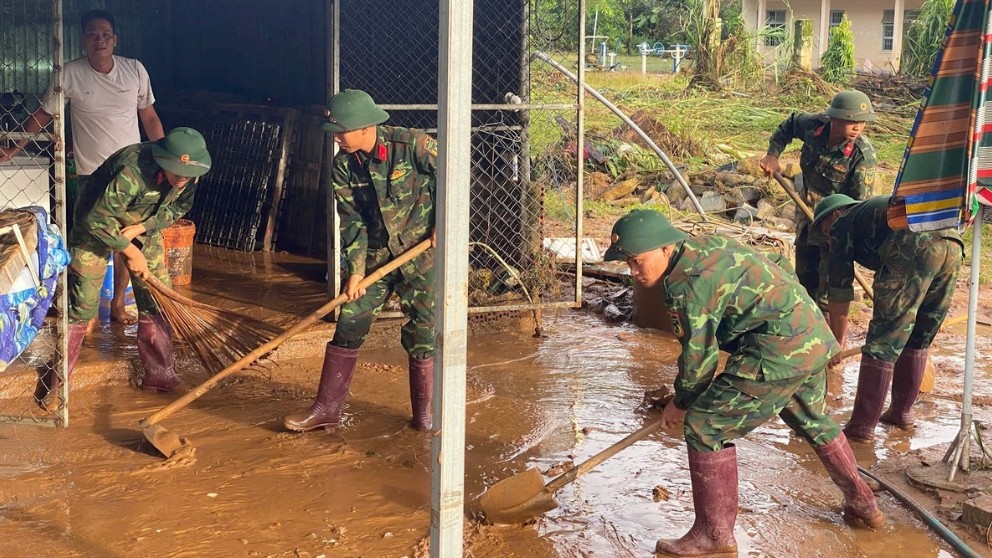 Đảm bảo môi trường, ổn định đời sống Nhân dân sau mưa lũ