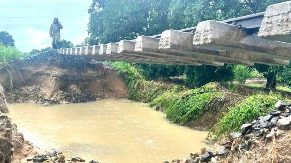 Công bố tình huống khẩn cấp do thiên tai đối với tuyến đường sắt Hà Nội - TP.HCM