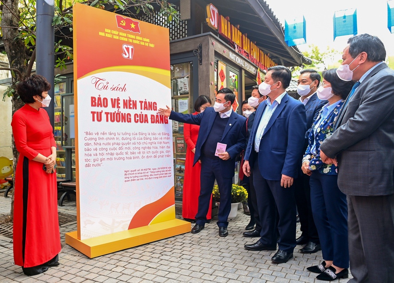 Đổi mới nội dung, phương thức đấu tranh, phản bác quan điểm sai trái, thù địch về Nhà nước pháp quyền xã hội chủ nghĩa Việt Nam trong bối cảnh mới