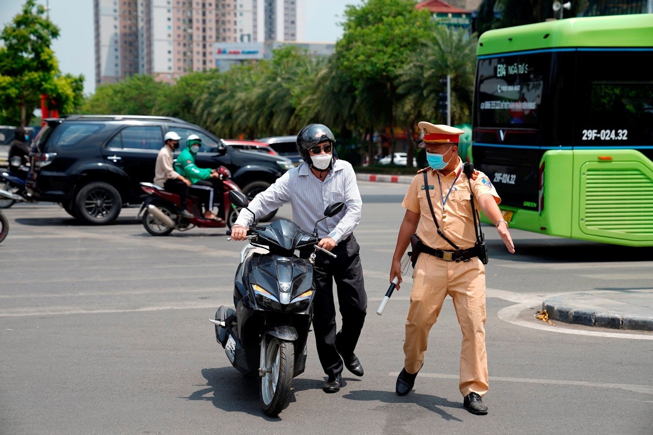 Công bố đường dây nóng để người dân phản ánh cảnh sát giao thông có biểu hiện tiêu cực