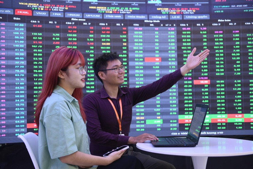 Chứng khoán Việt Nam hồi phục ấn tượng trước Tết, cơ hội nào cho tuần giao dịch đầu năm?