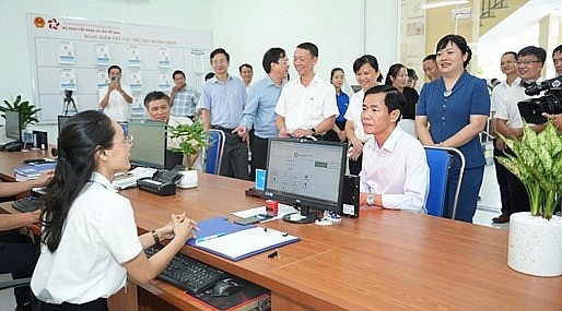 Xây dựng đội ngũ cán bộ, công chức đáp ứng yêu cầu mới của chính quyền địa phương hai cấp