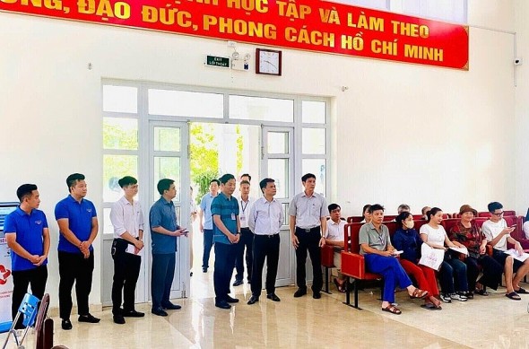 Sự hài lòng của người dân, doanh nghiệp – tiêu chí quan trọng để đánh giá cán bộ ở chính quyền địa phương hai cấp hiện nay