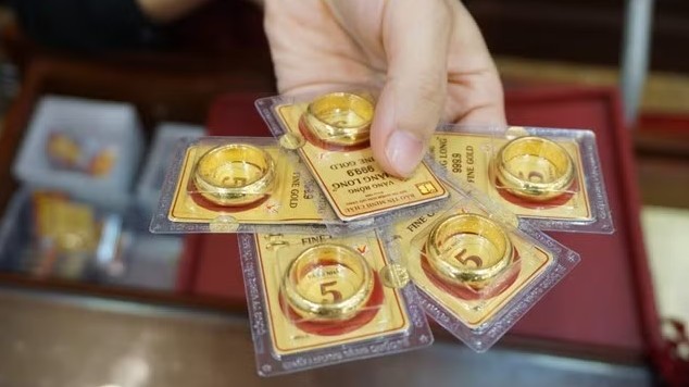 Giá vàng ngày 6/4: Thế giới giảm mạnh