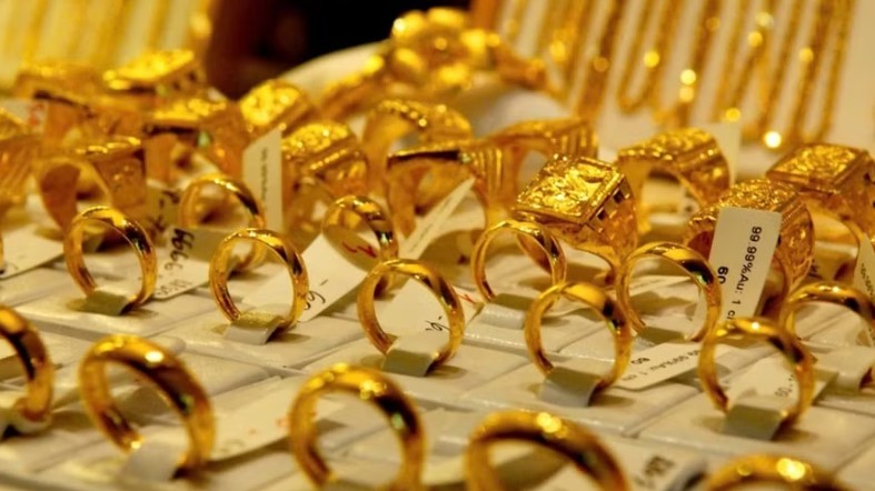 Giá vàng ngày 8/4: Vàng trong nước tiếp tục giảm, vàng thế giới tăng mạnh