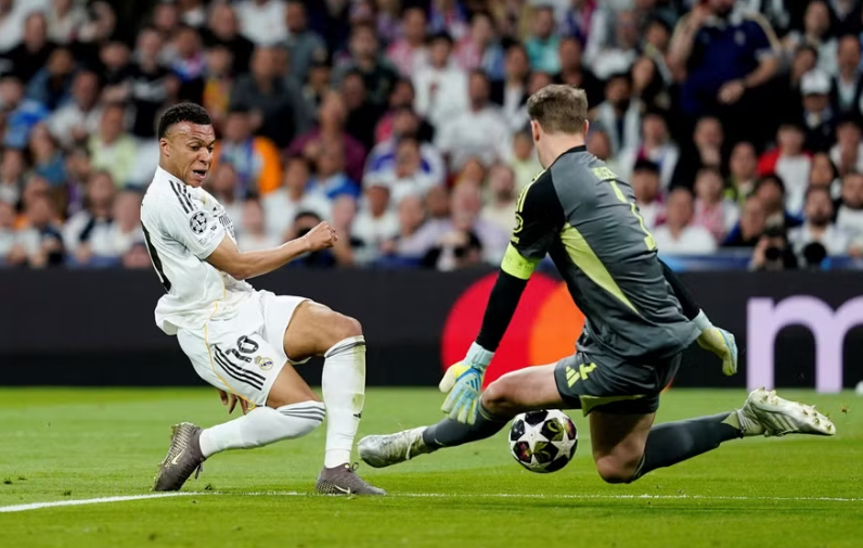 Real Madrid gục ngã tại Bernabeu Real Madrid gục ngã tại Bernabeu