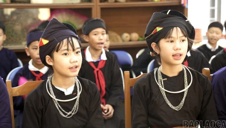 Lào Cai: Giữ hồn then   khắp cọi trong trường học Mường Lai