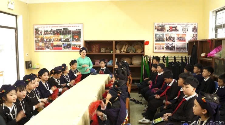 Lào Cai: Giữ hồn then - khắp cọi trong trường học Mường Lai