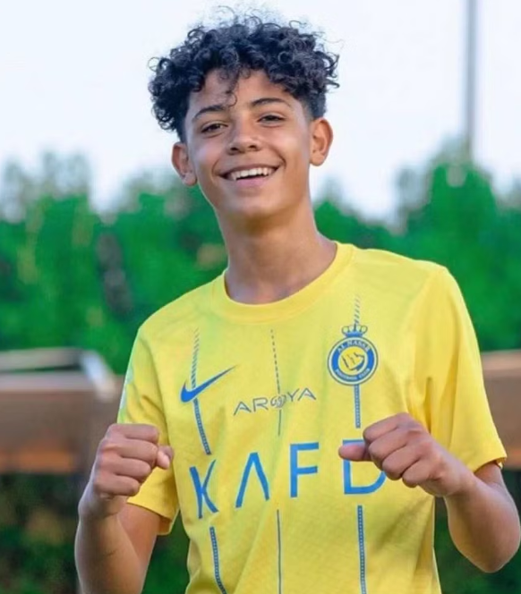 Con trai Ronaldo được mở đường ở Al Nassr