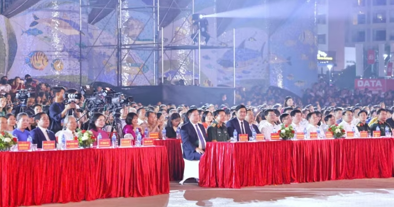 Nghệ An khai mạc Festival du lịch Cửa Lò, vinh danh Đô thị du lịch sạch ASEAN