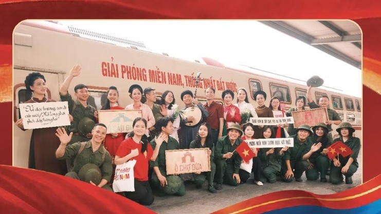 Hành trình đặc biệt của chuyến tàu Hà Nội 5 Cửa Ô đặc biệt dịp 30/4-1/5