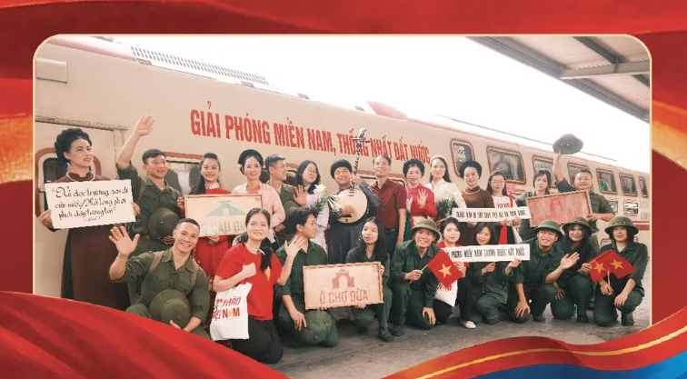 Hành trình đặc biệt của chuyến tàu Hà Nội 5 Cửa Ô đặc biệt dịp 30/4-1/5