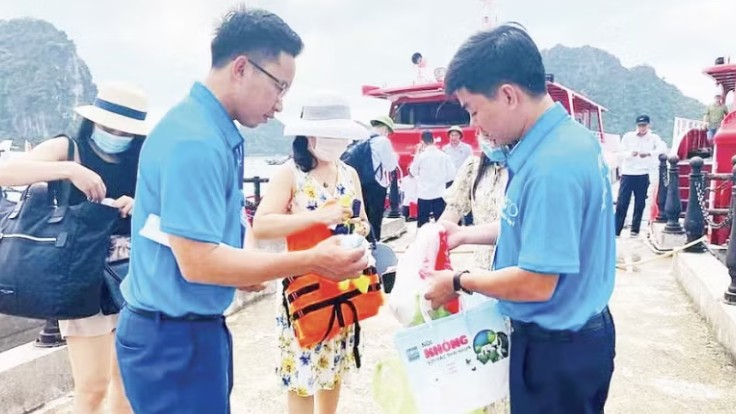 Giải pháp giảm rác thải nhựa trong du lịch