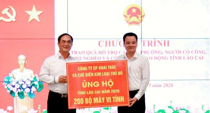 Lào Cai tiếp nhận 200 máy tính và 1.000 suất quà an sinh xã hội