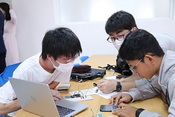 Đào tạo nguồn nhân lực quản lý nhà nước trong bối cảnh chuyển đổi số – Tiếp cận từ chính trị học phát triển