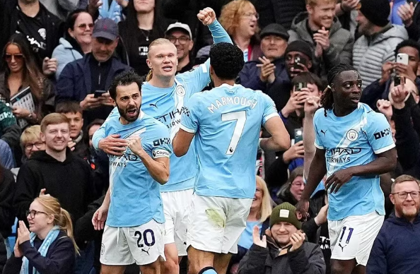 Cuộc đua vô địch Ngoại hạng Anh: Arsenal lợi thế hơn Man City