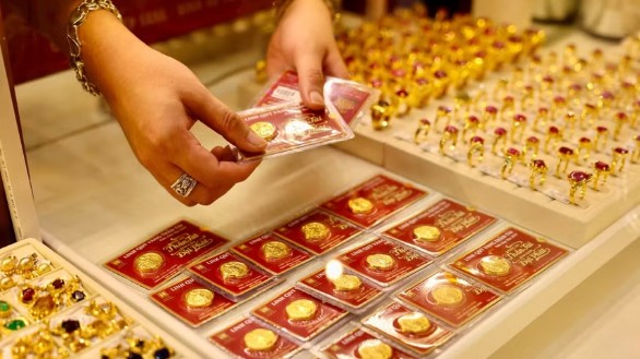 Giá vàng ngày 12/5: Vàng trong nước đồng loạt giảm, vàng thế giới tăng nhẹ