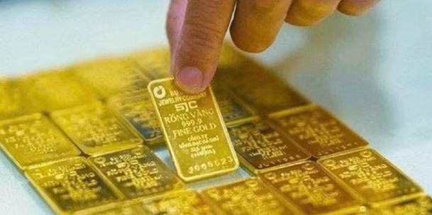 Giá vàng ngày 13/5: Trong nước và thế giới đảo chiều