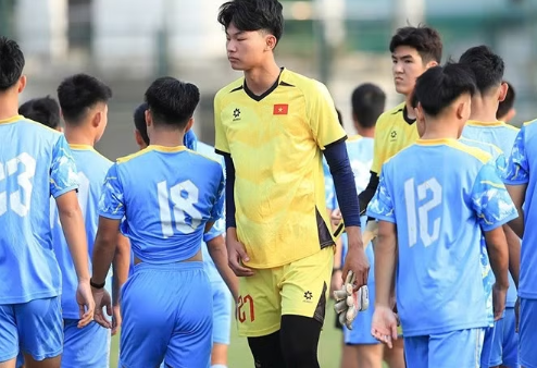 Thủ môn Việt Kiều bất ngờ bị loại khỏi U19 Việt Nam