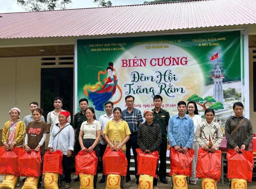 Lào Cai: Ấm tình quân dân nơi biên giới A Mú Sung